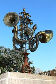 Photo of 76 Trombones sculpture by Douglas Walker