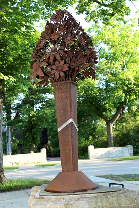 Photo of Healing a Broken Heart sculpture by Lynn Peterson