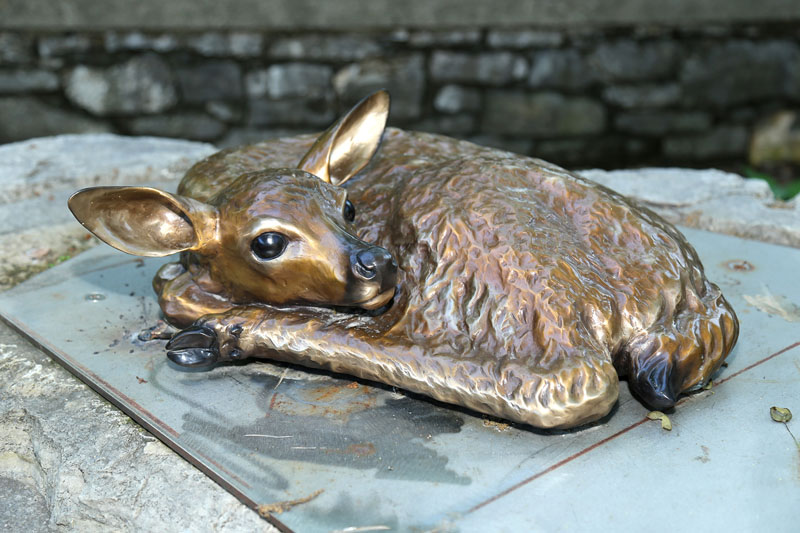 Photo of Little Fawn sculpture by Fritz Hoppe