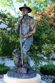 Photo of The Farmer sculpture by Lawrence Starck